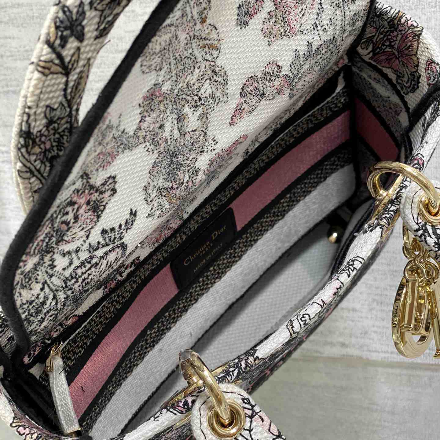 Dior Medium Lady D-lite Bag - FashionPlug