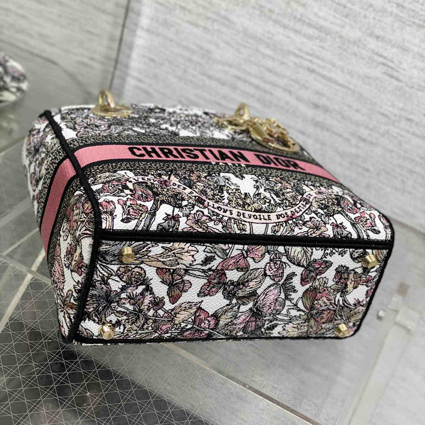 Dior Medium Lady D-lite Bag - FashionPlug