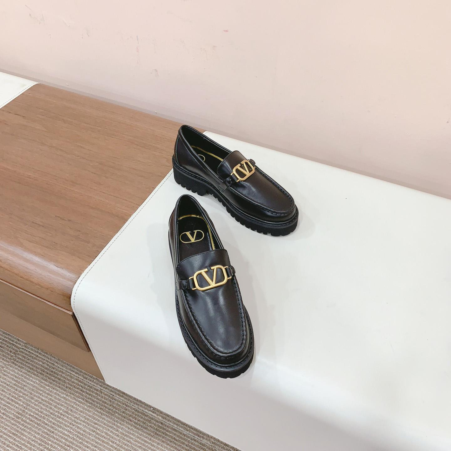 Valenti Garavani Vlogo Leather Loafer - FashionPlug