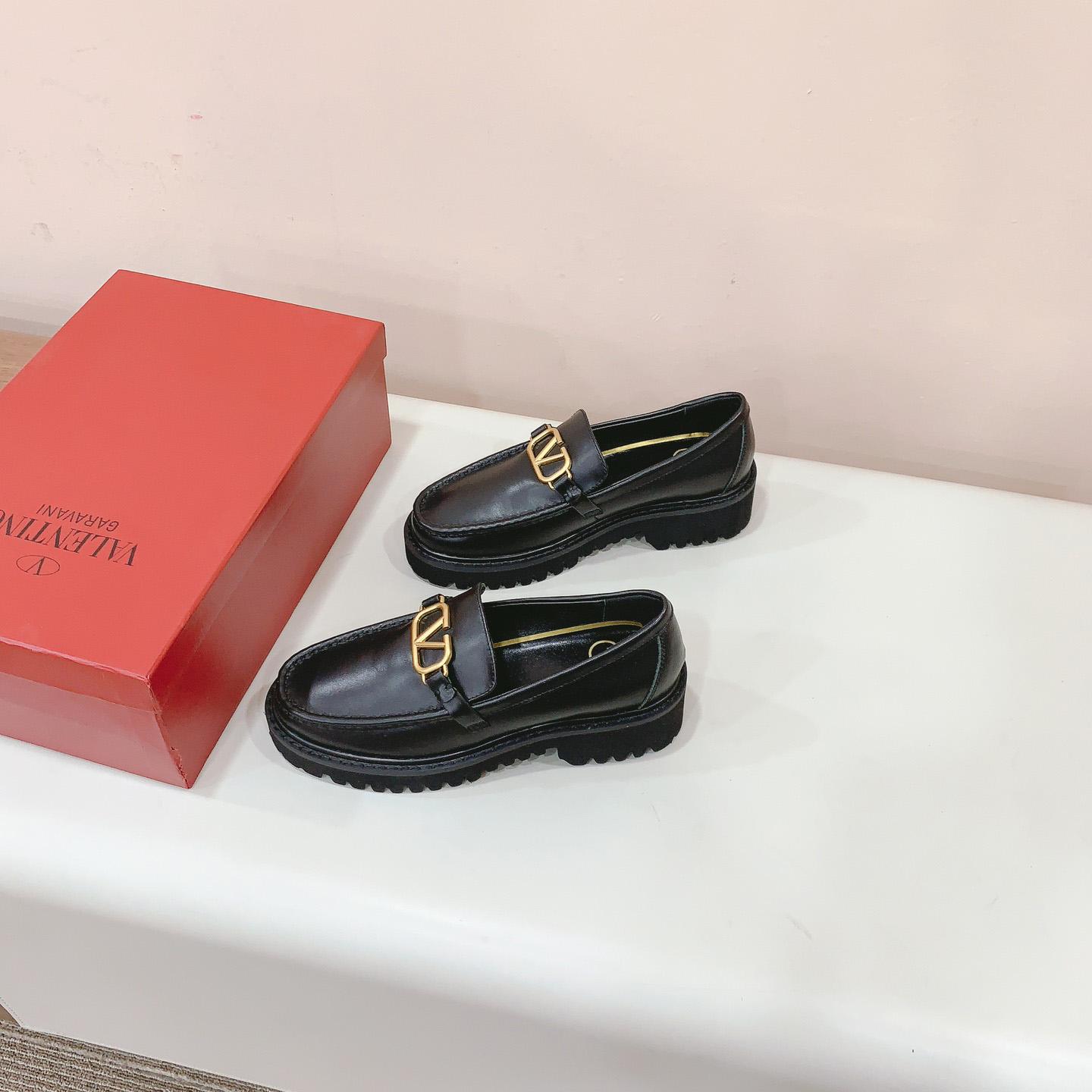 Valenti Garavani Vlogo Leather Loafer - FashionPlug