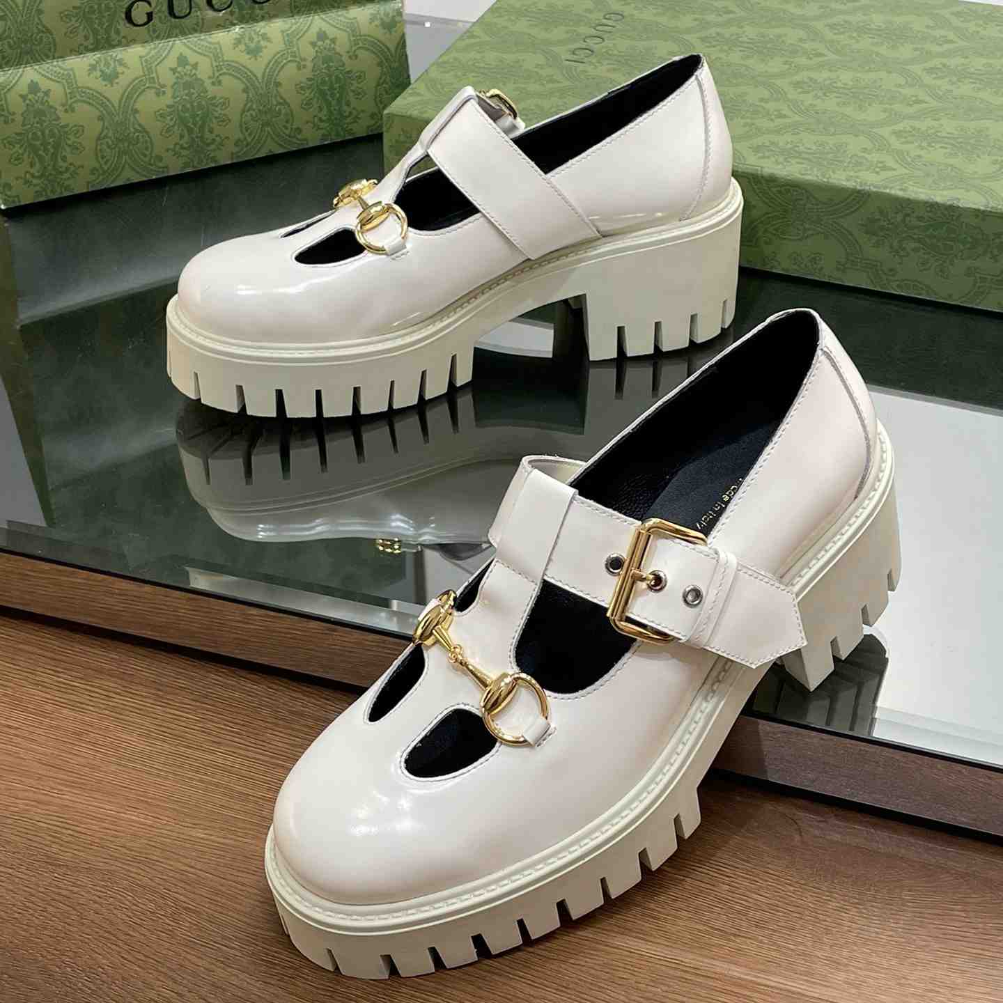 Gucci Women's Loafer With Horsebit - FashionPlug