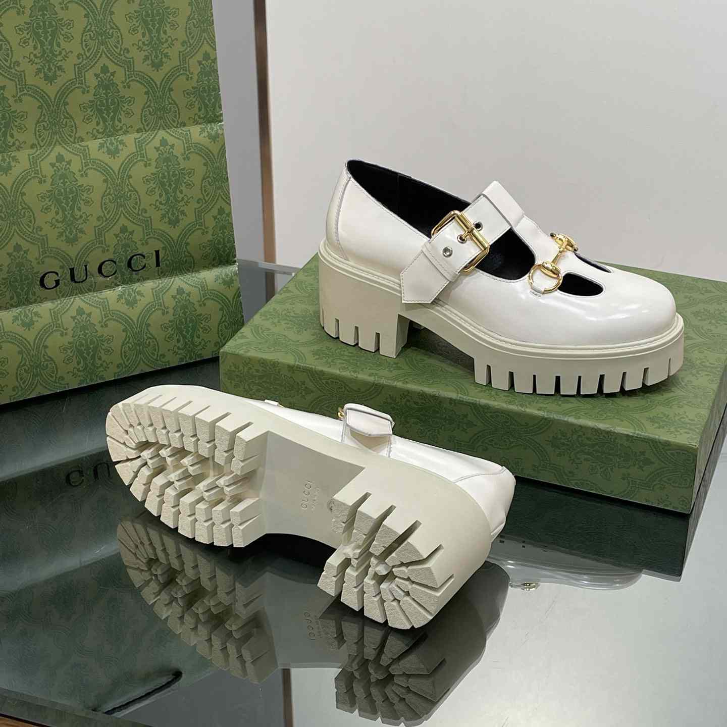 Gucci Women's Loafer With Horsebit - FashionPlug