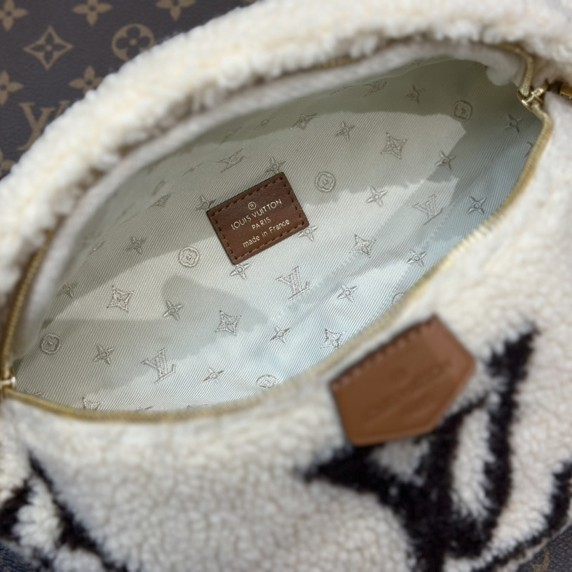 Louis Vuitton LV SKI Bumbag   M23715 - FashionPlug