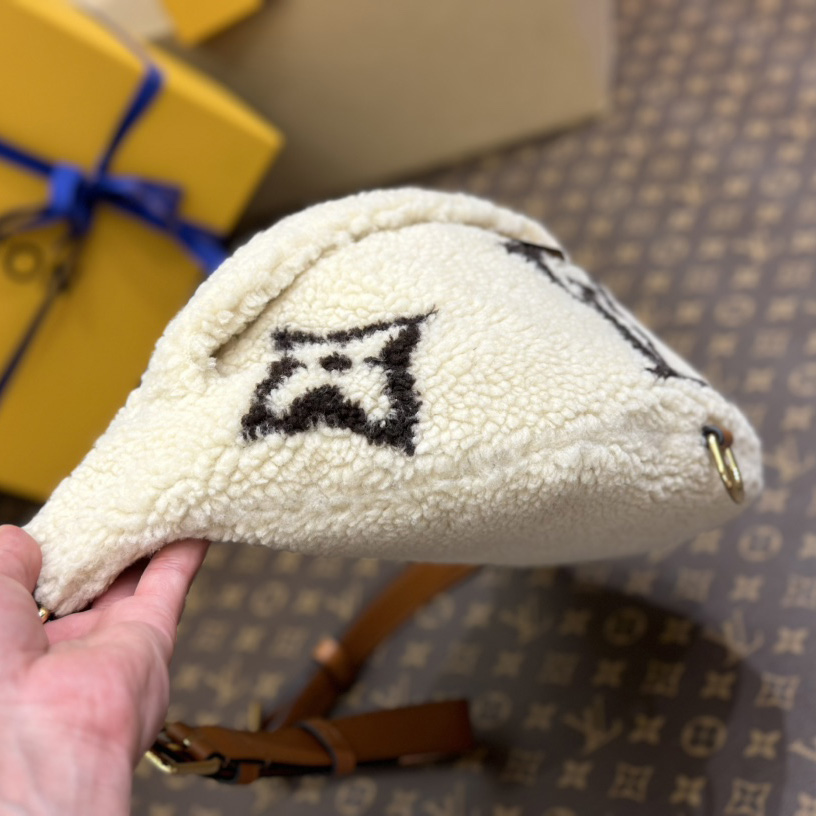 Louis Vuitton LV SKI Bumbag   M23715 - FashionPlug