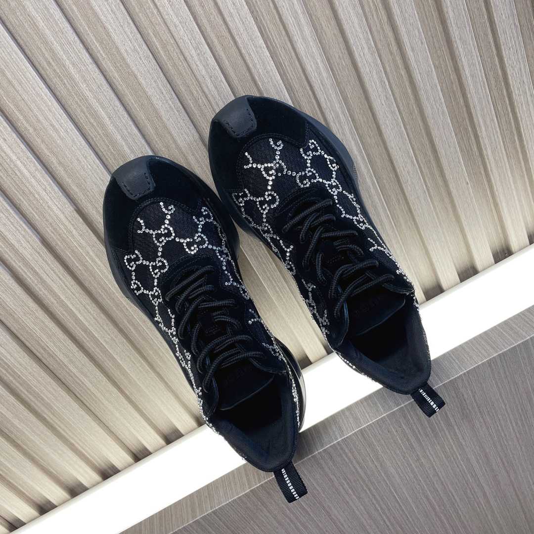 Gucci Women's Run Sneaker - FashionPlug