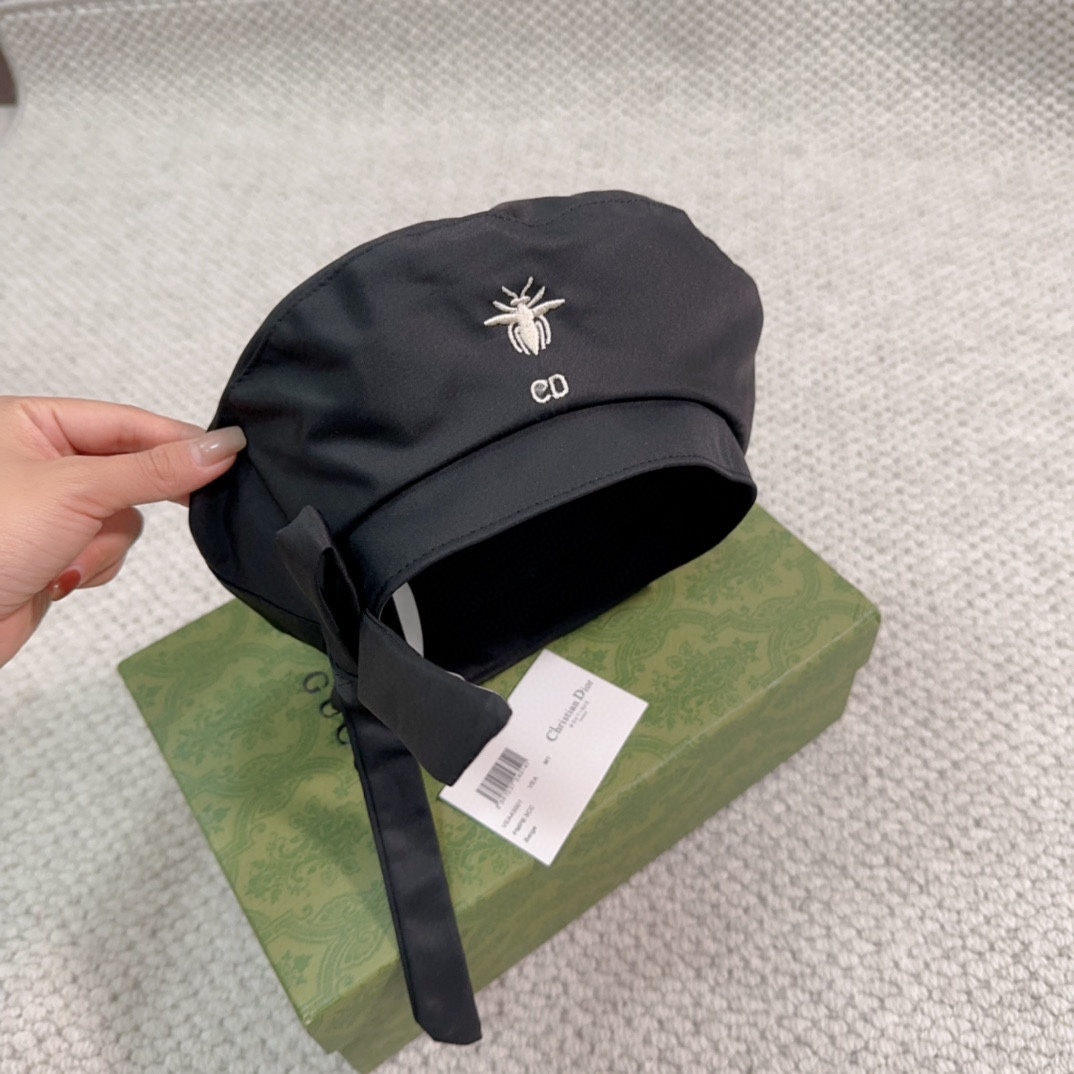 Dior Arty Dior Oblique Beret With Bow - FashionPlug