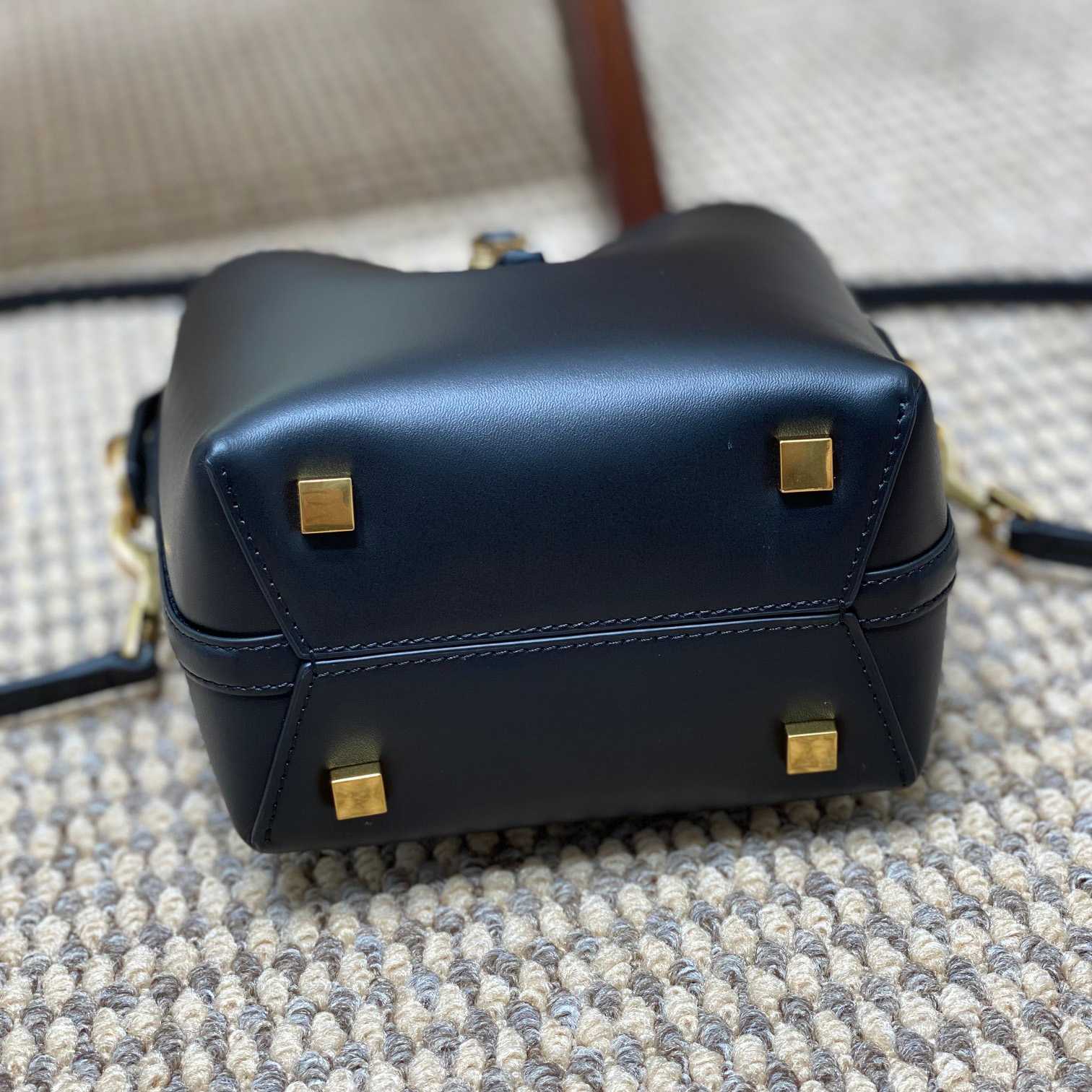 Saint Laurent Le 37 Mini In Shiny Leather - FashionPlug