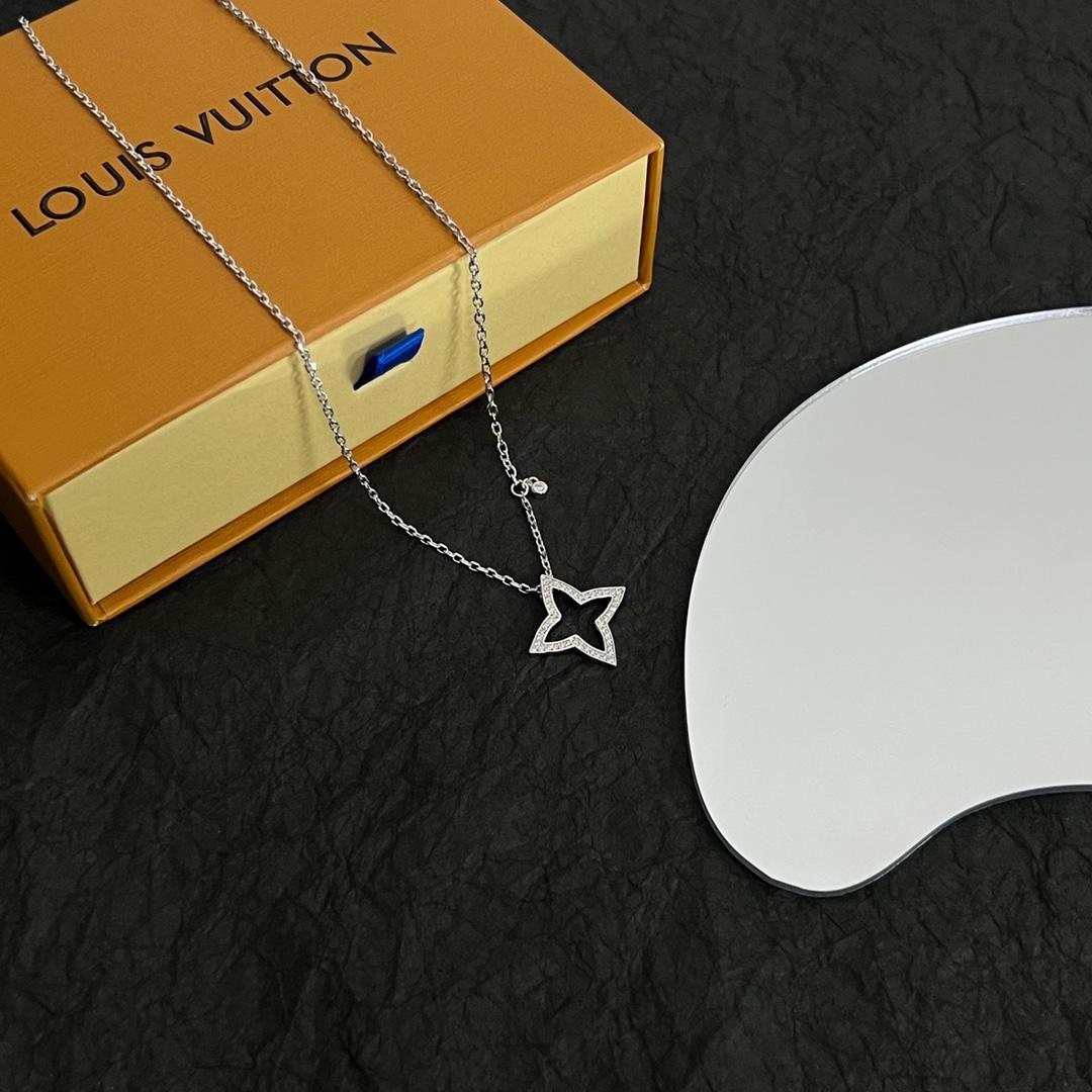 Louis Vuitton Blossom Pendant - FashionPlug
