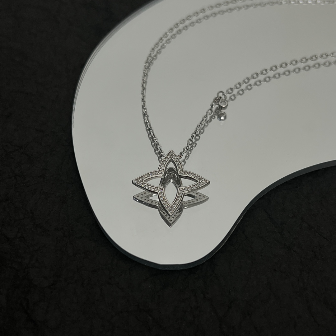 Louis Vuitton Blossom Pendant - FashionPlug