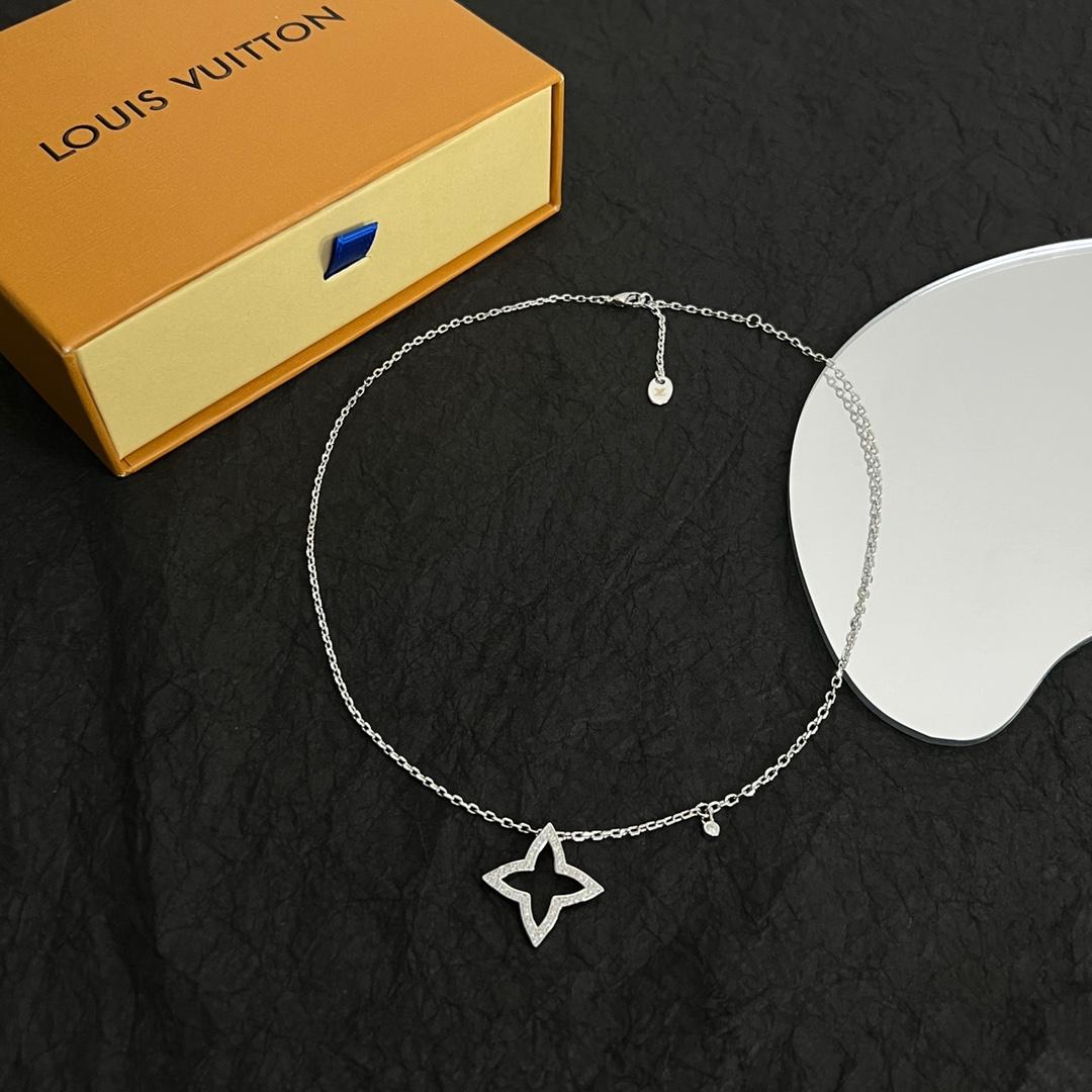 Louis Vuitton Blossom Pendant - FashionPlug