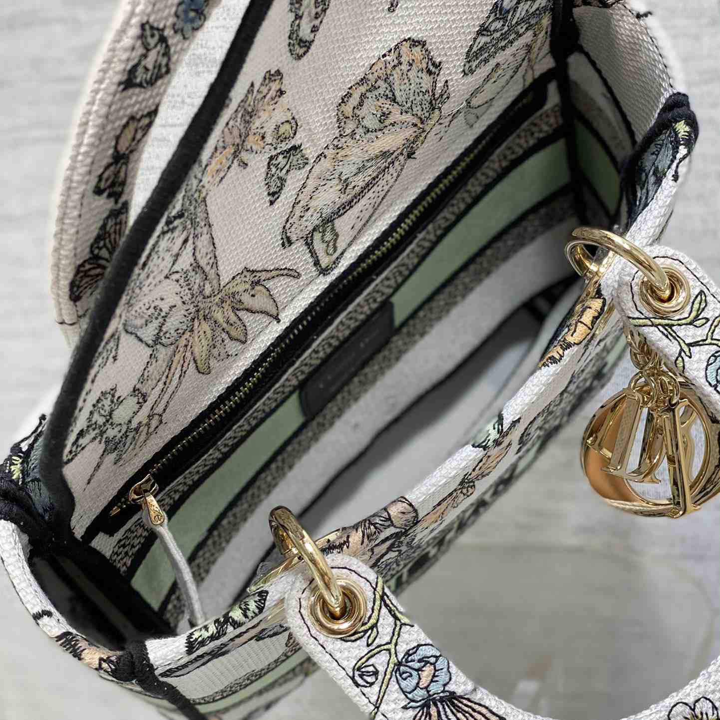 Dior Medium Lady D-lite Bag - FashionPlug