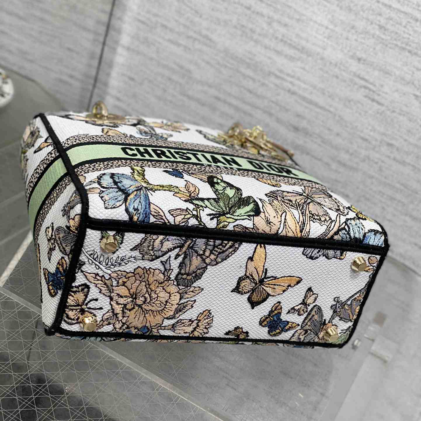 Dior Medium Lady D-lite Bag - FashionPlug