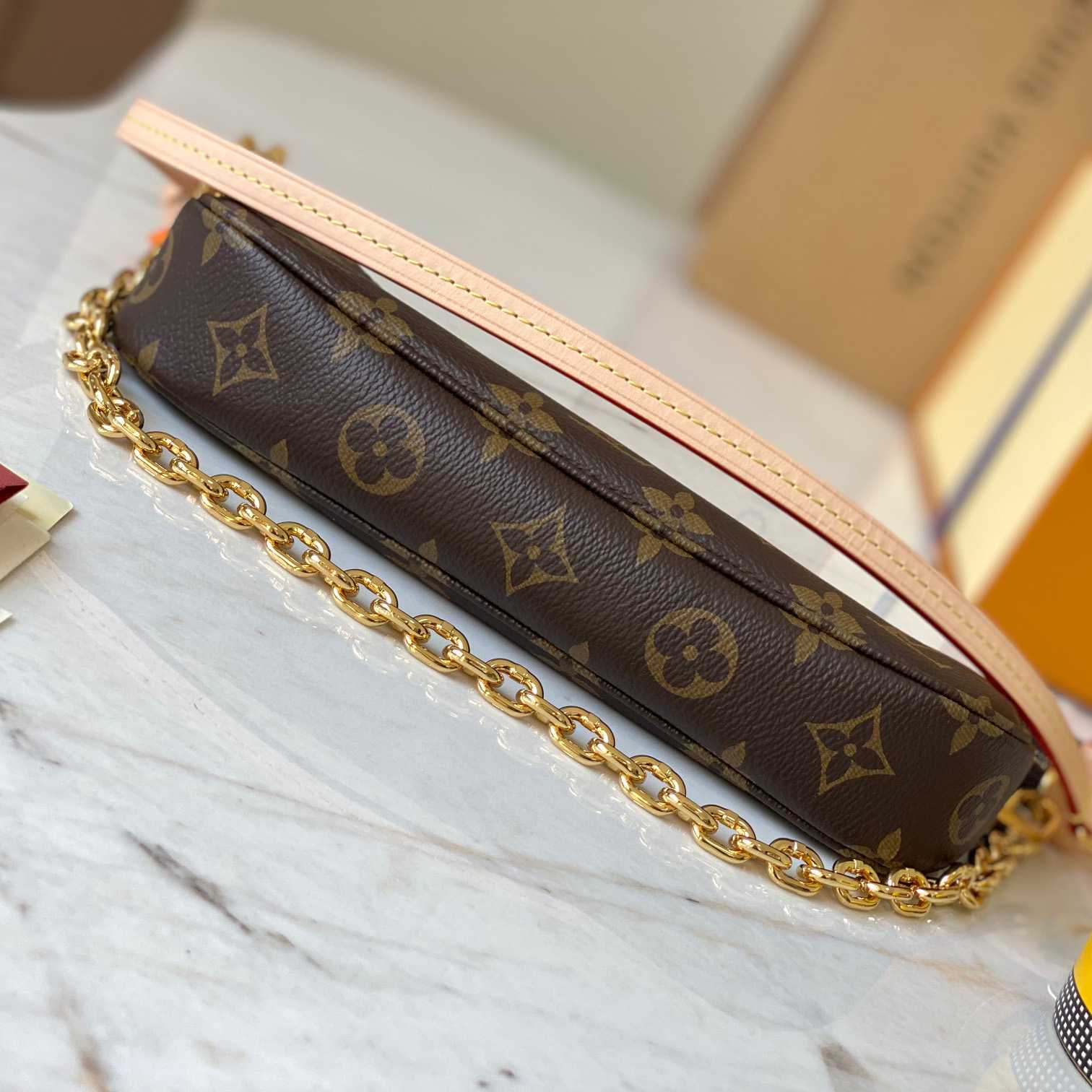 Louis Vuitton Pochette Accessoires  (23.5x13.5x4cm)  M82766 - FashionPlug