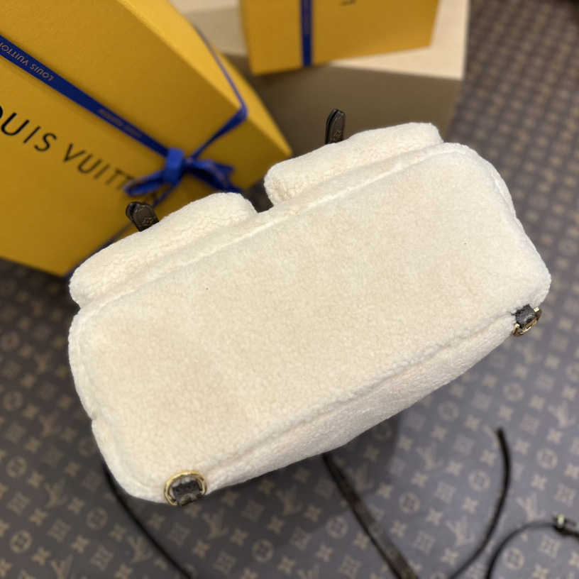 Louis Vuitton LV SKI Backpack   M23384 - FashionPlug