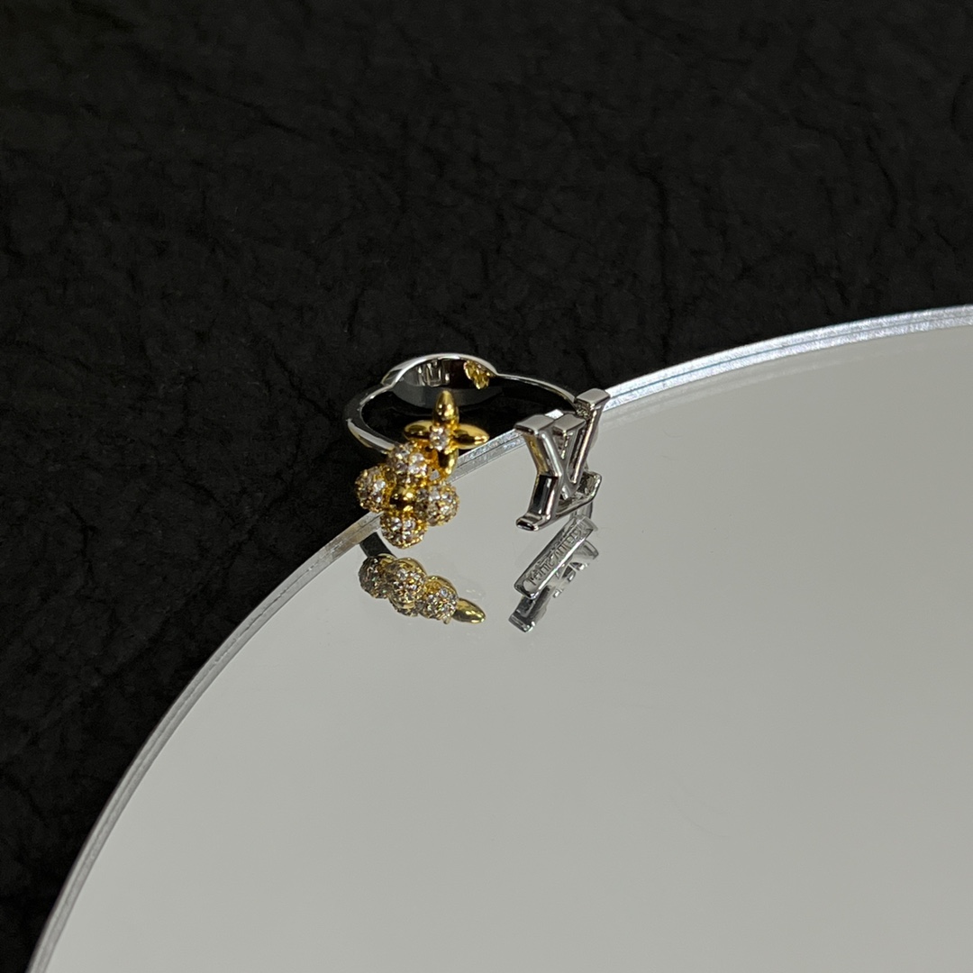 Louis Vuitto LV Gram Ring - FashionPlug