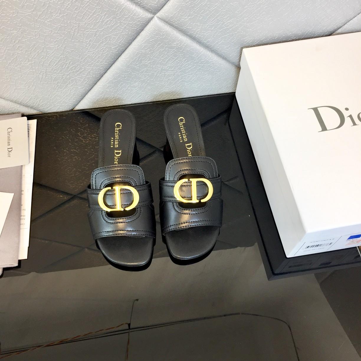 Dior 30 Montaigne Heeled Slide - FashionPlug
