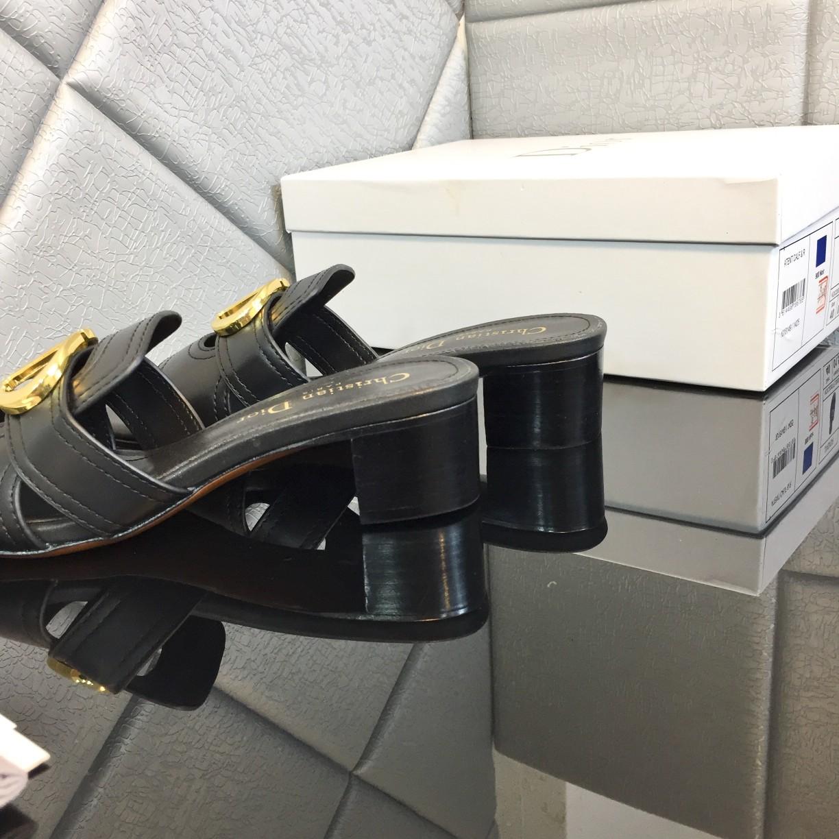 Dior 30 Montaigne Heeled Slide - FashionPlug