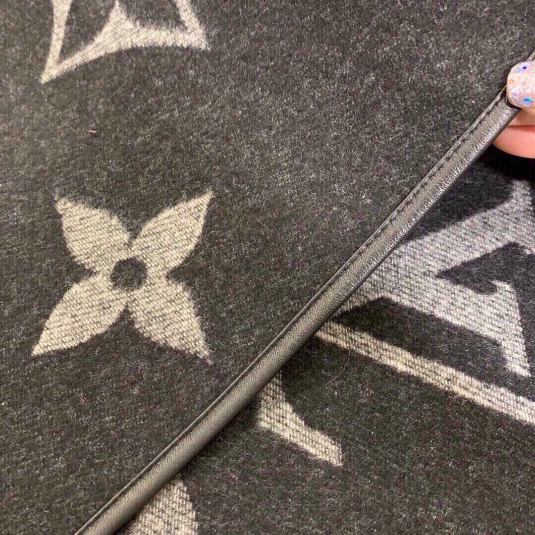 Louis Vuitton Fall For You Scarf - FashionPlug