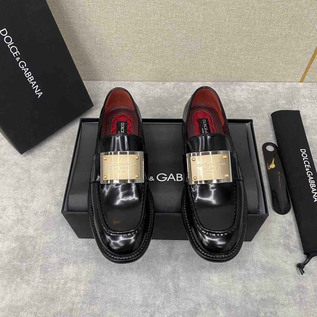 Dolce & Gabbana Bernini Logo-plaque Leather Loafers In Black - FashionPlug