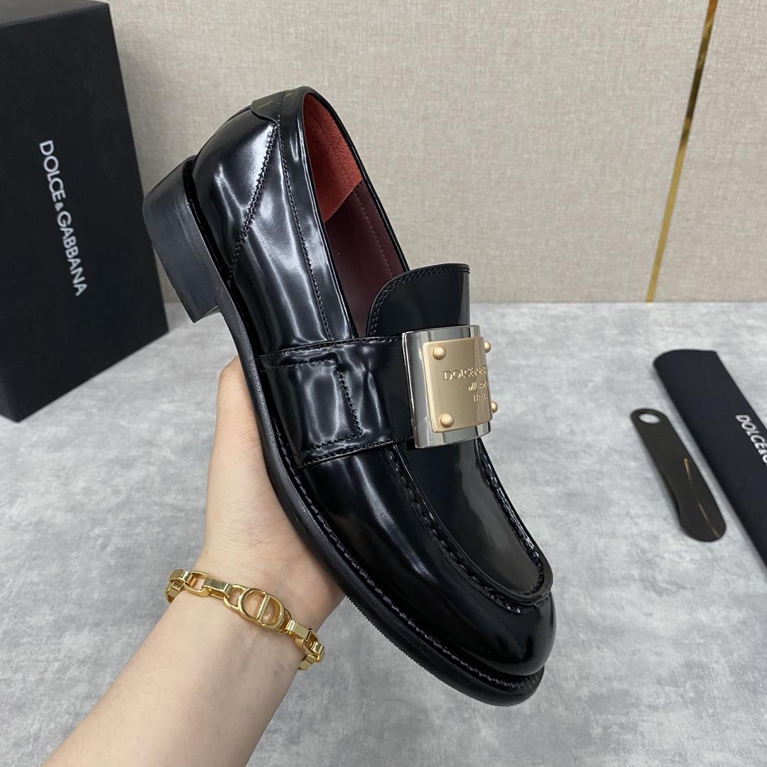 Dolce & Gabbana Bernini Logo-plaque Leather Loafers In Black - FashionPlug