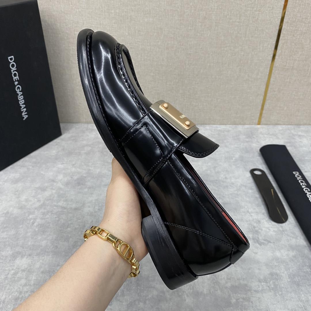 Dolce & Gabbana Bernini Logo-plaque Leather Loafers In Black - FashionPlug