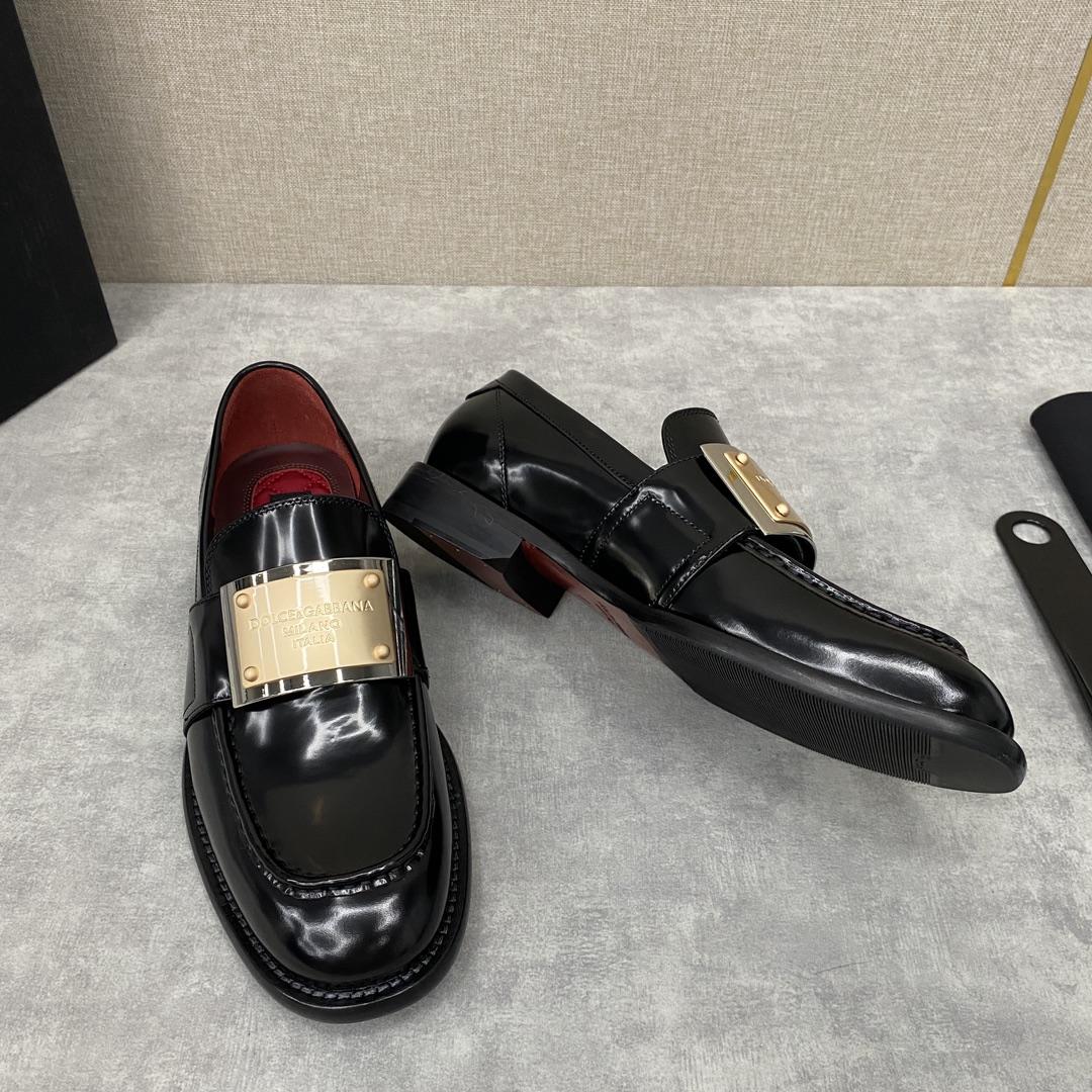 Dolce & Gabbana Bernini Logo-plaque Leather Loafers In Black - FashionPlug