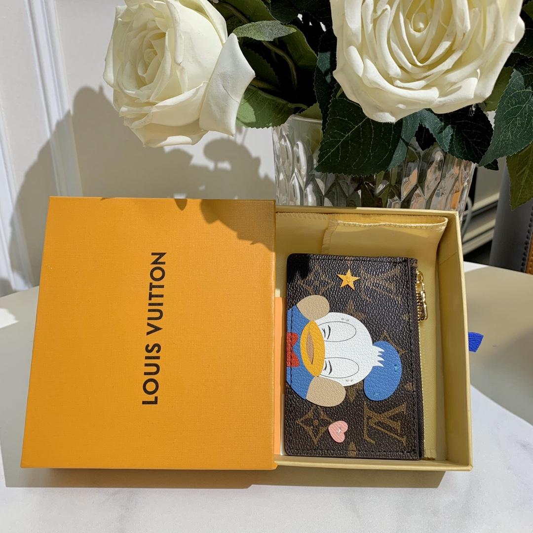 Louis Vuitton Pouch - FashionPlug