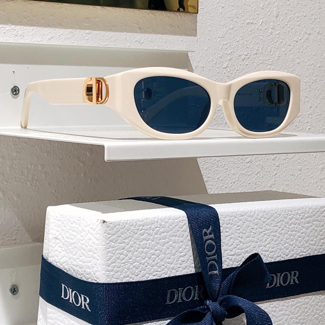 Dior 30Montaigne S9U Sunglasses - FashionPlug