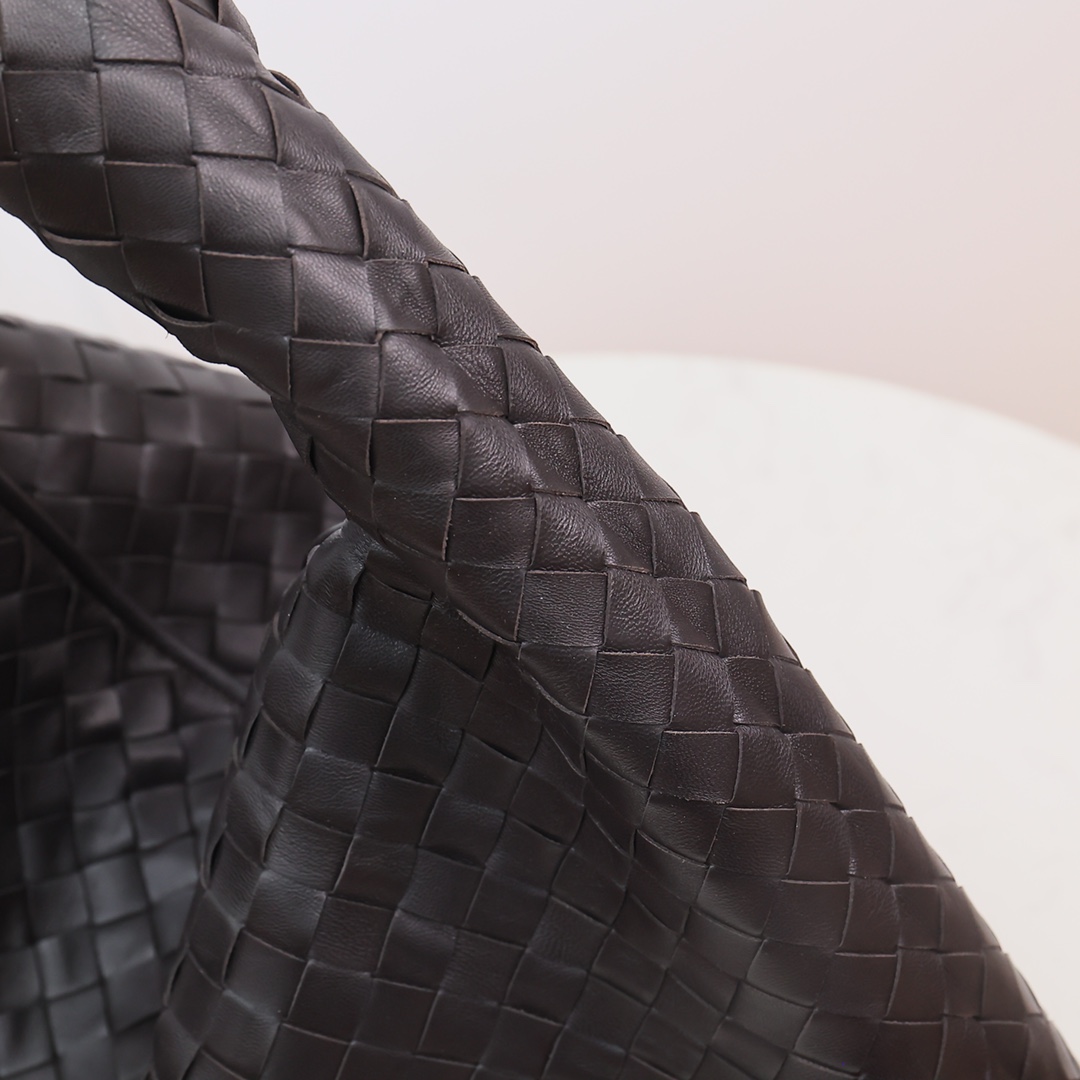 Bottega Veneta Large Hop - FashionPlug