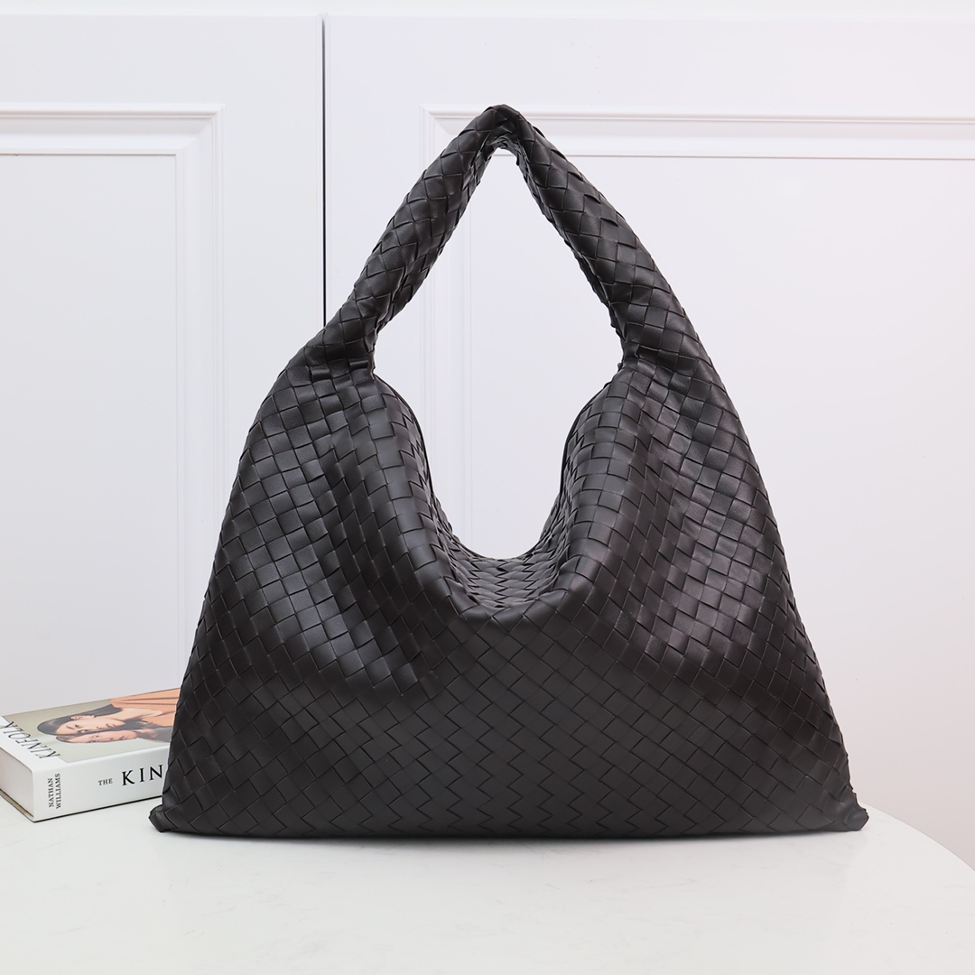 Bottega Veneta Large Hop - FashionPlug