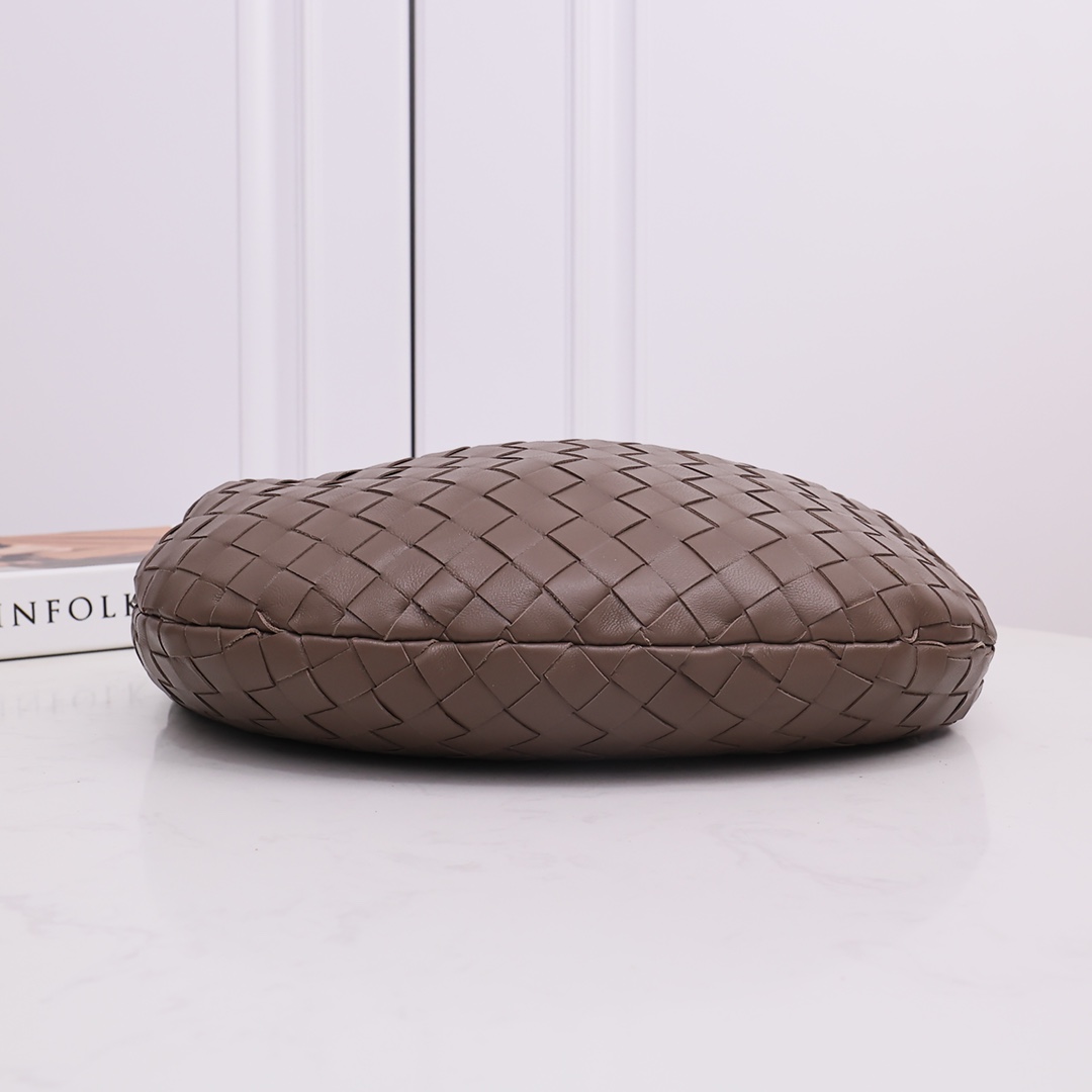 Bottega Veneta Teen Jodie - FashionPlug