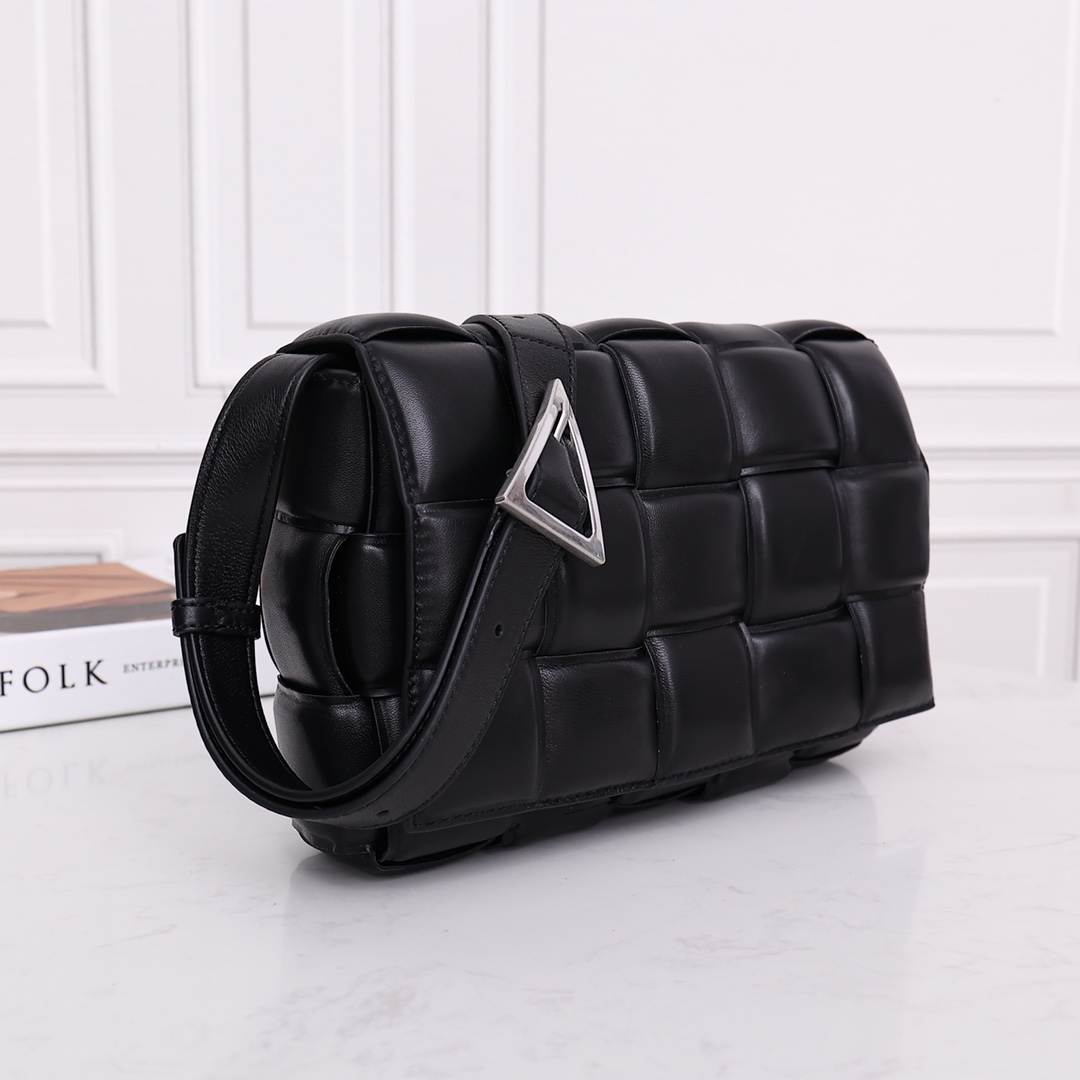 Bottega Veneta Padded Cassette Bag(26*18*8CM) - FashionPlug