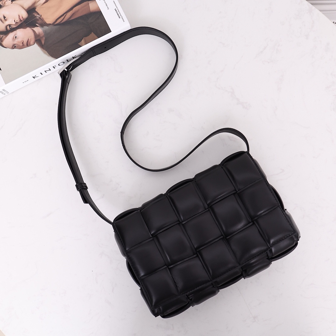 Bottega Veneta Padded Cassette Bag(26*18*8CM) - FashionPlug