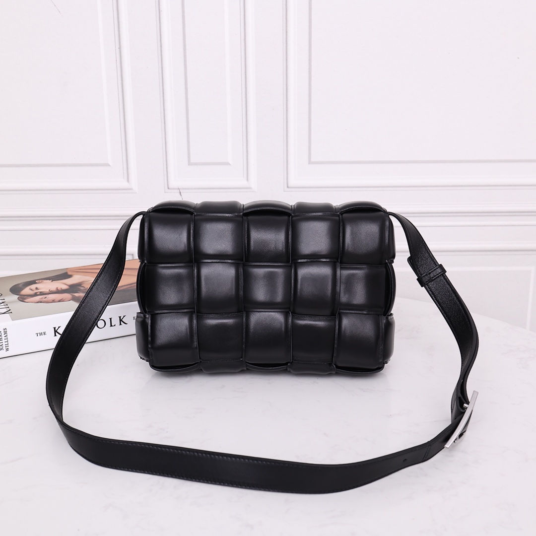 Bottega Veneta Padded Cassette Bag(26*18*8CM) - FashionPlug