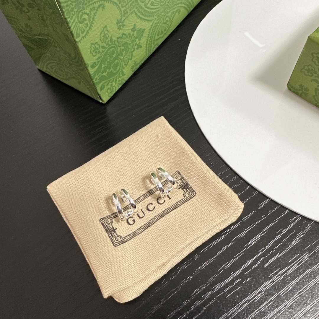 Gucci Wrapped Horsebit Earrings - FashionPlug