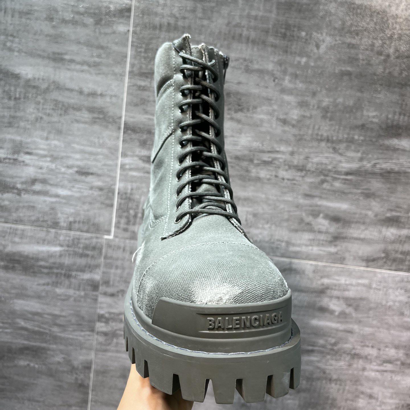 Balenciaga Men's Combat Strike 20mm Boot - FashionPlug