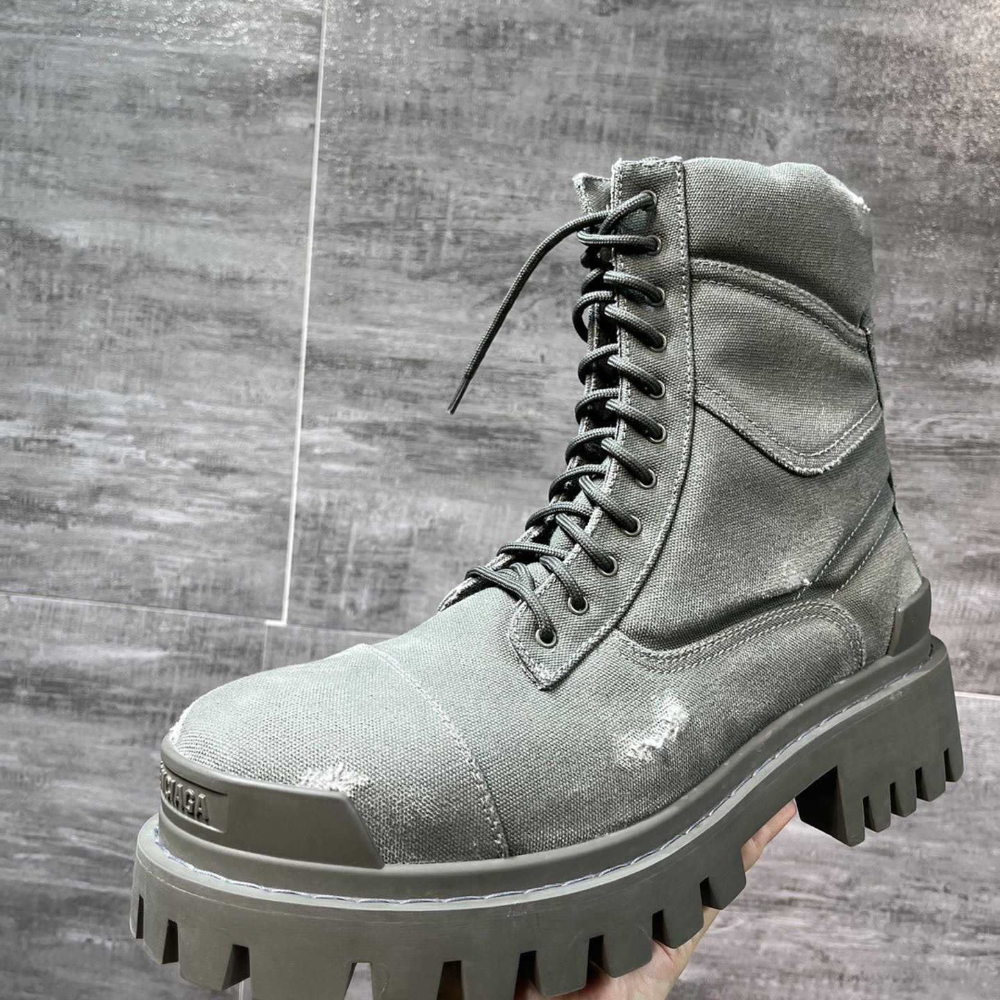 Balenciaga Men's Combat Strike 20mm Boot - FashionPlug