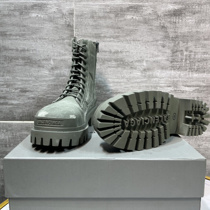 Balenciaga Men's Combat Strike 20mm Boot - FashionPlug