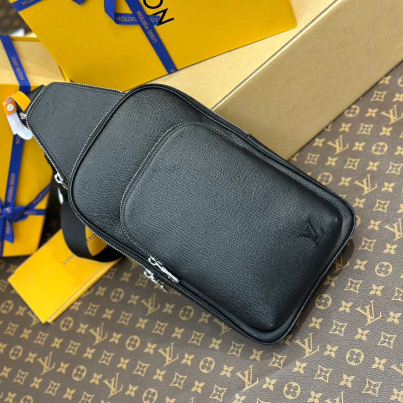 Louis Vuitton Avenue Slingbag NM    M30863 - FashionPlug