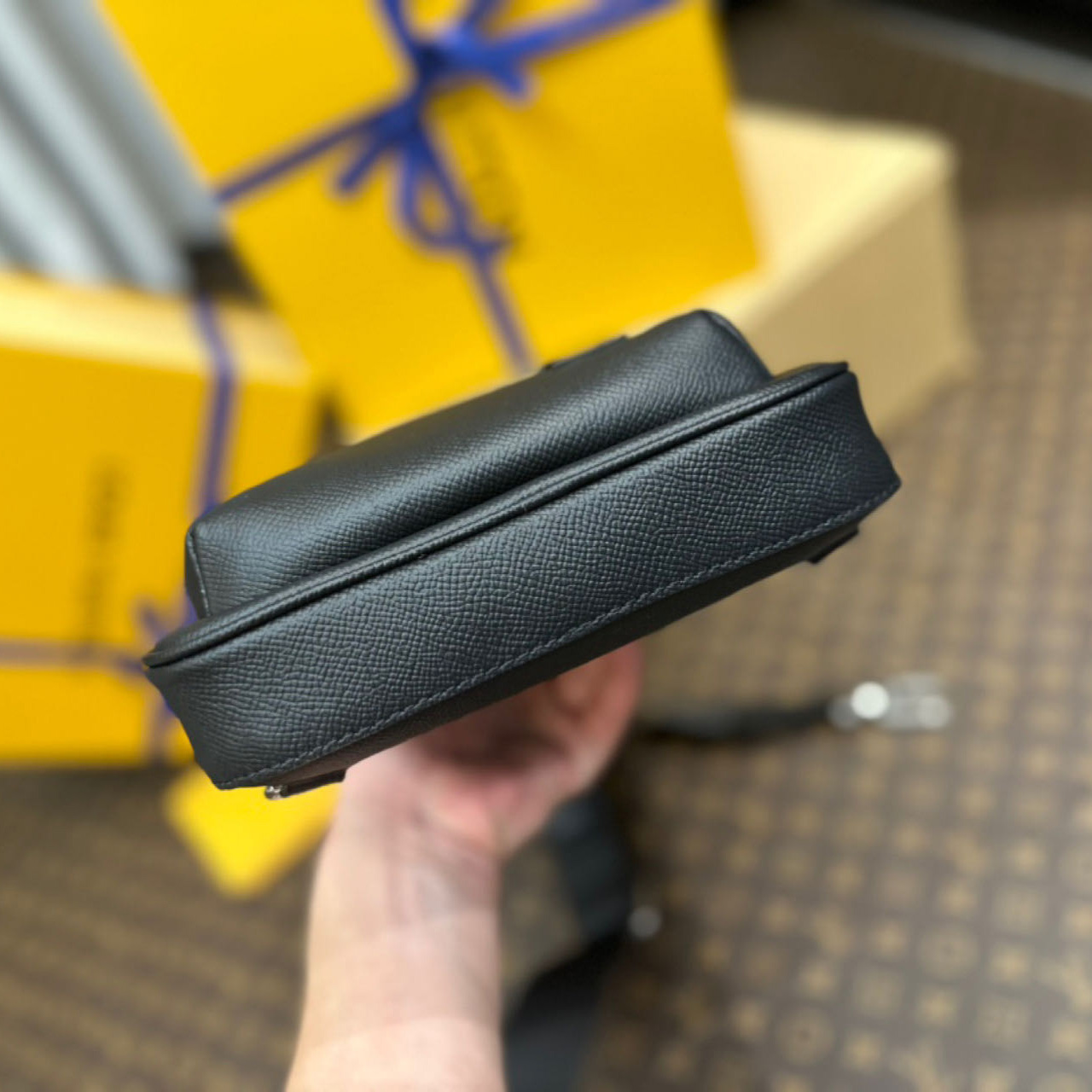 Louis Vuitton Avenue Slingbag NM    M30863 - FashionPlug