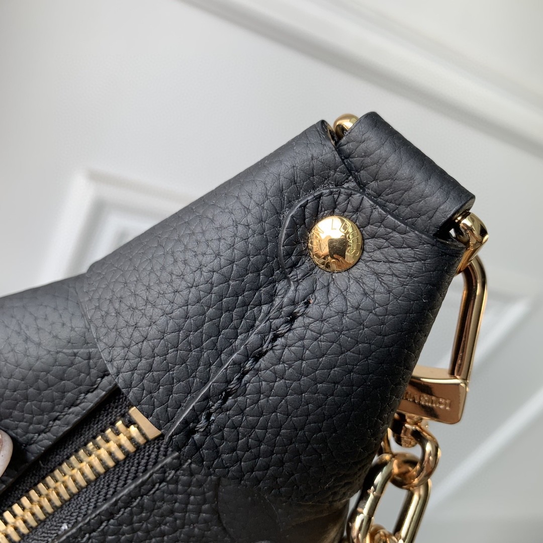 Louis Vuitton Loop Hobo  (38-26-10cm)   M46725 - FashionPlug