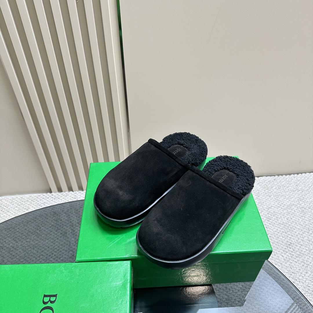 Bottega Veneta Calfskin Flat Snap Slippers - FashionPlug