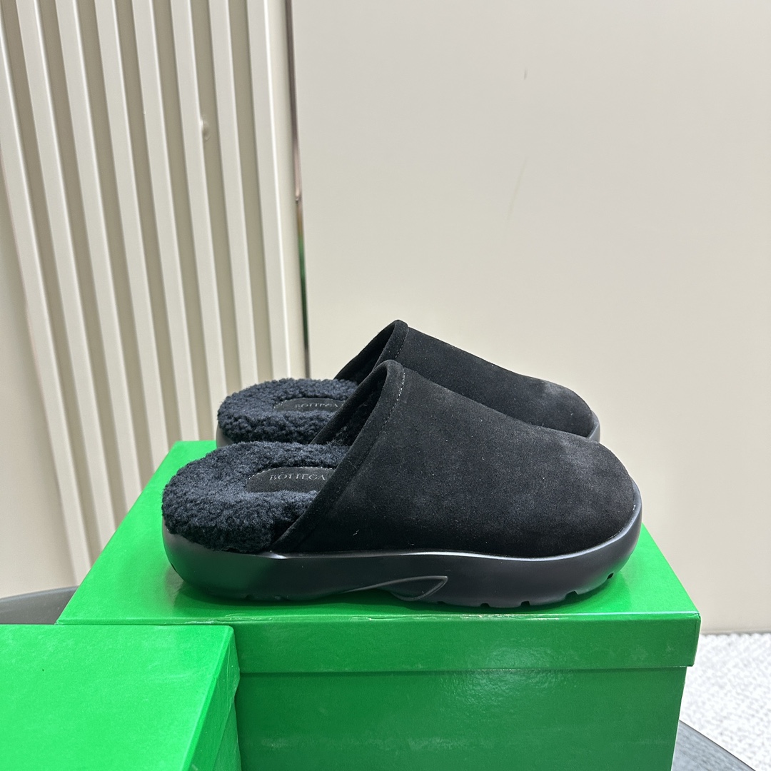 Bottega Veneta Calfskin Flat Snap Slippers - FashionPlug