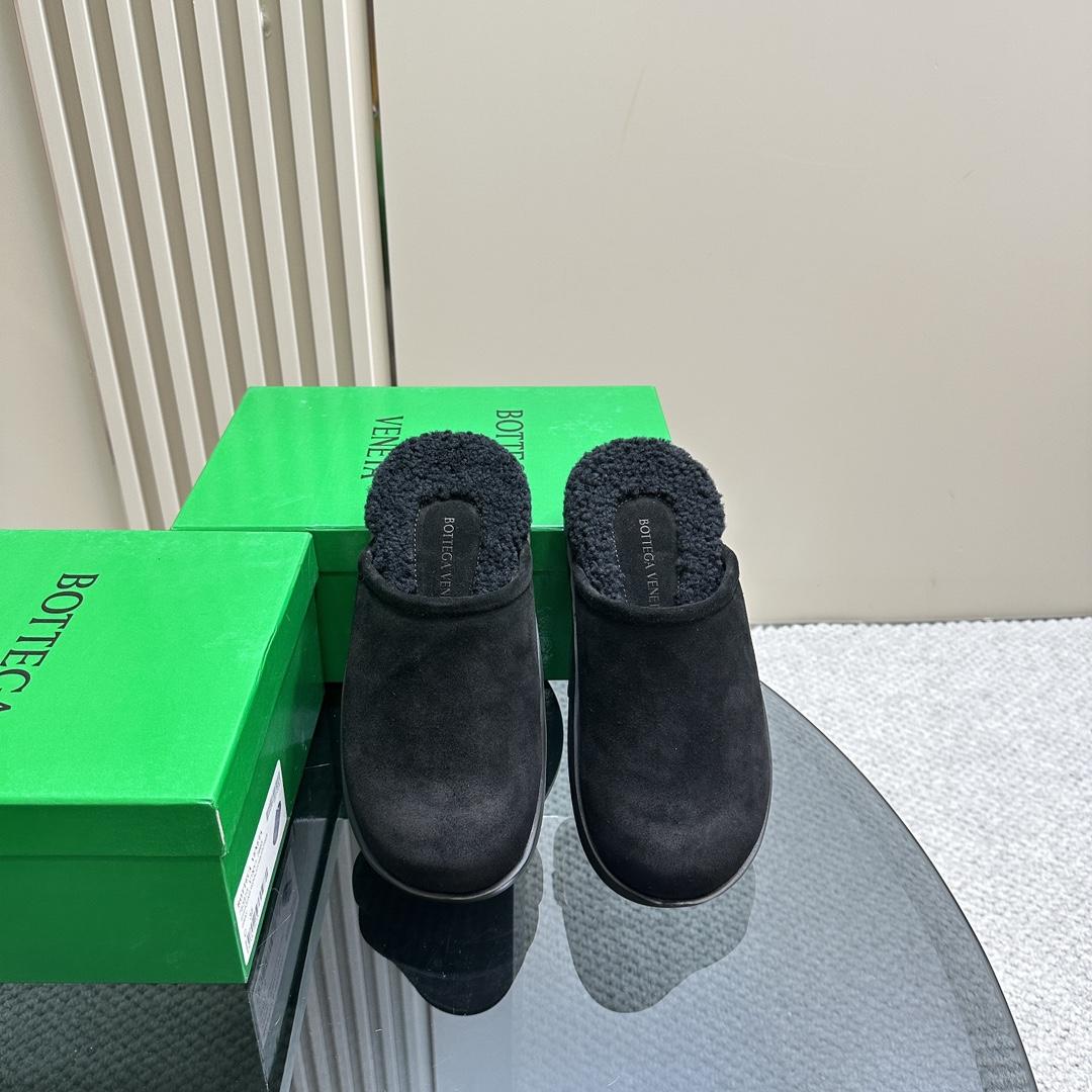 Bottega Veneta Calfskin Flat Snap Slippers - FashionPlug