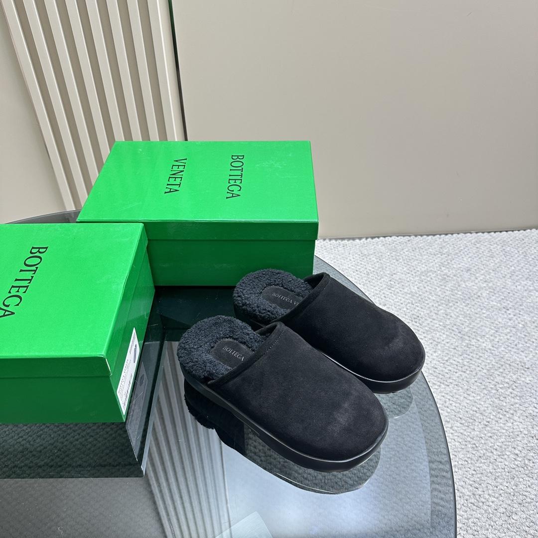 Bottega Veneta Calfskin Flat Snap Slippers - FashionPlug