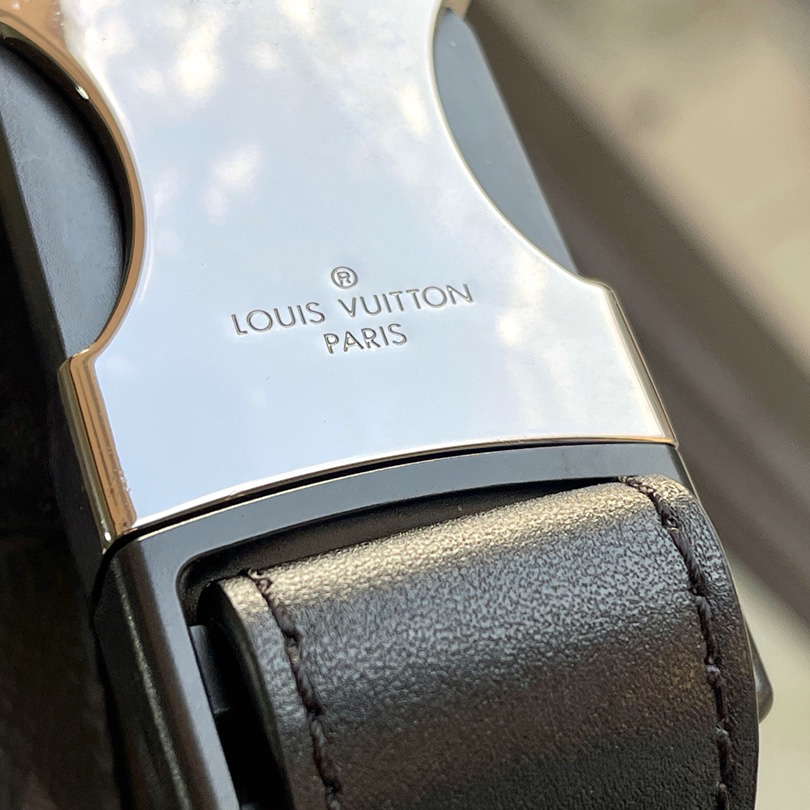 Louis Vuitton Discovery Bumbag Monogram Eclipse Black (37*30*6cm) - FashionPlug