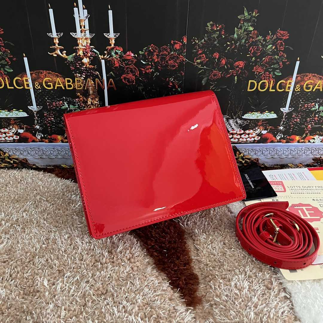 Dolce & Gabbana DG Logo Leather Crossbody Bag    (16*20*5.5cm) - FashionPlug