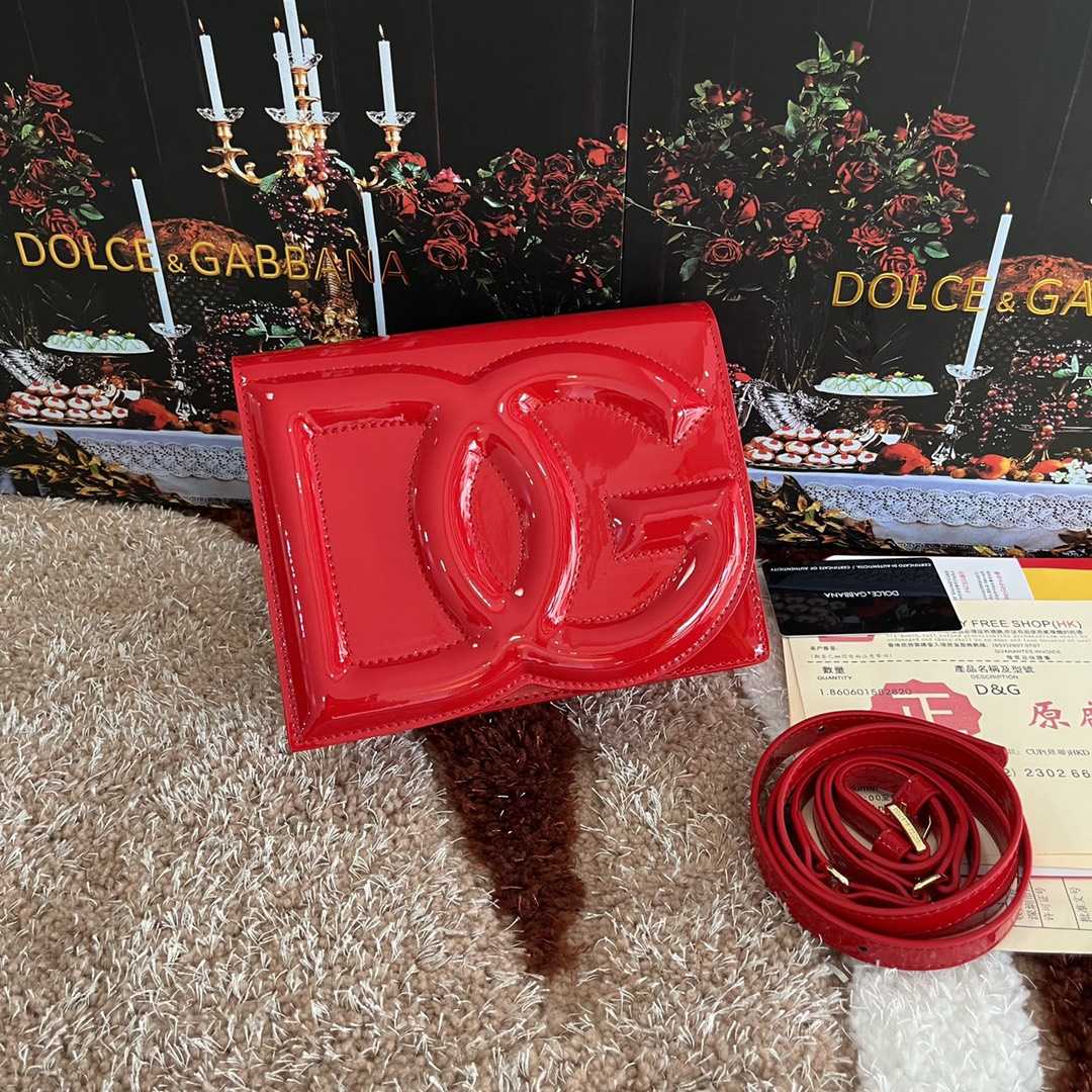 Dolce & Gabbana DG Logo Leather Crossbody Bag    (16*20*5.5cm) - FashionPlug