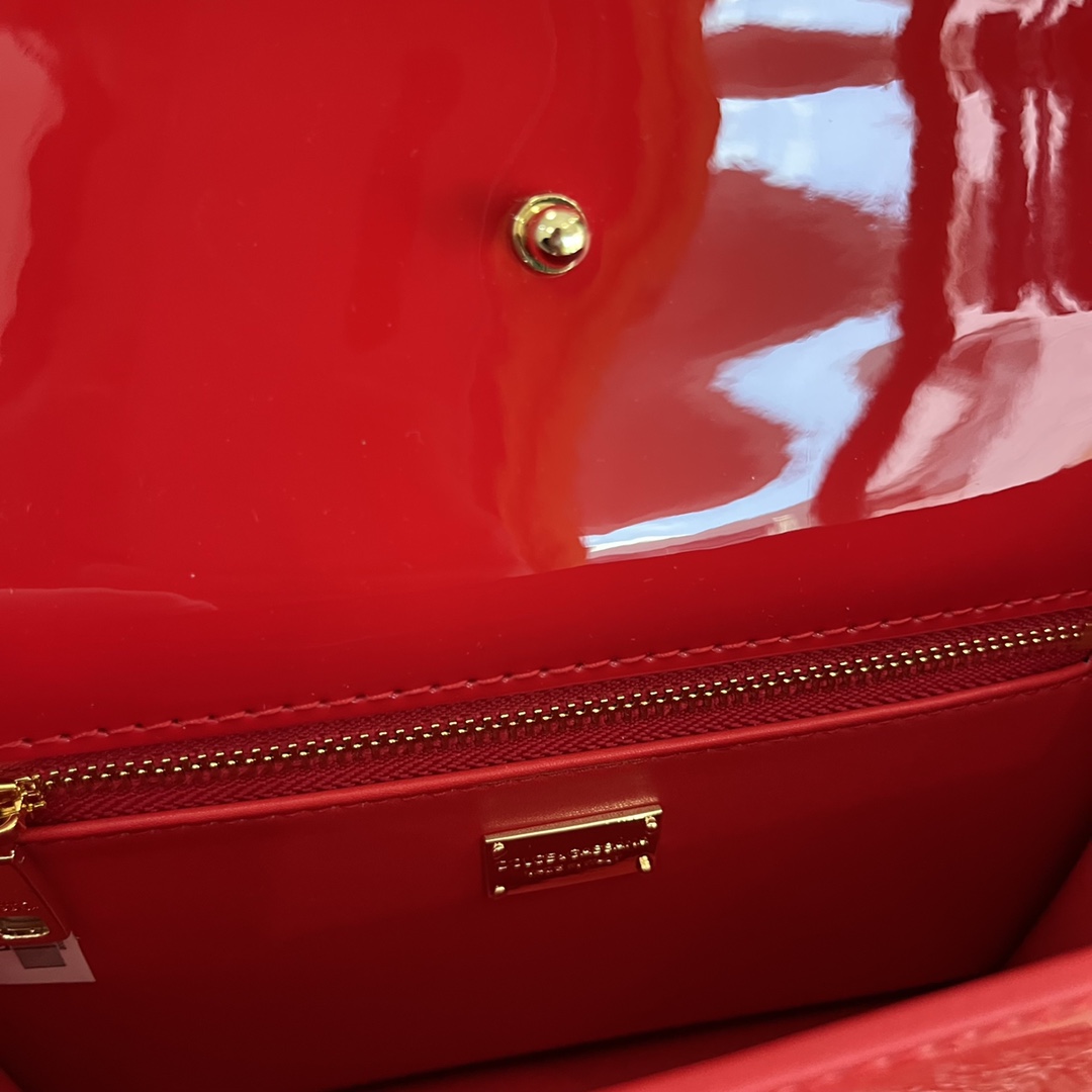 Dolce & Gabbana DG Logo Leather Crossbody Bag    (16*20*5.5cm) - FashionPlug