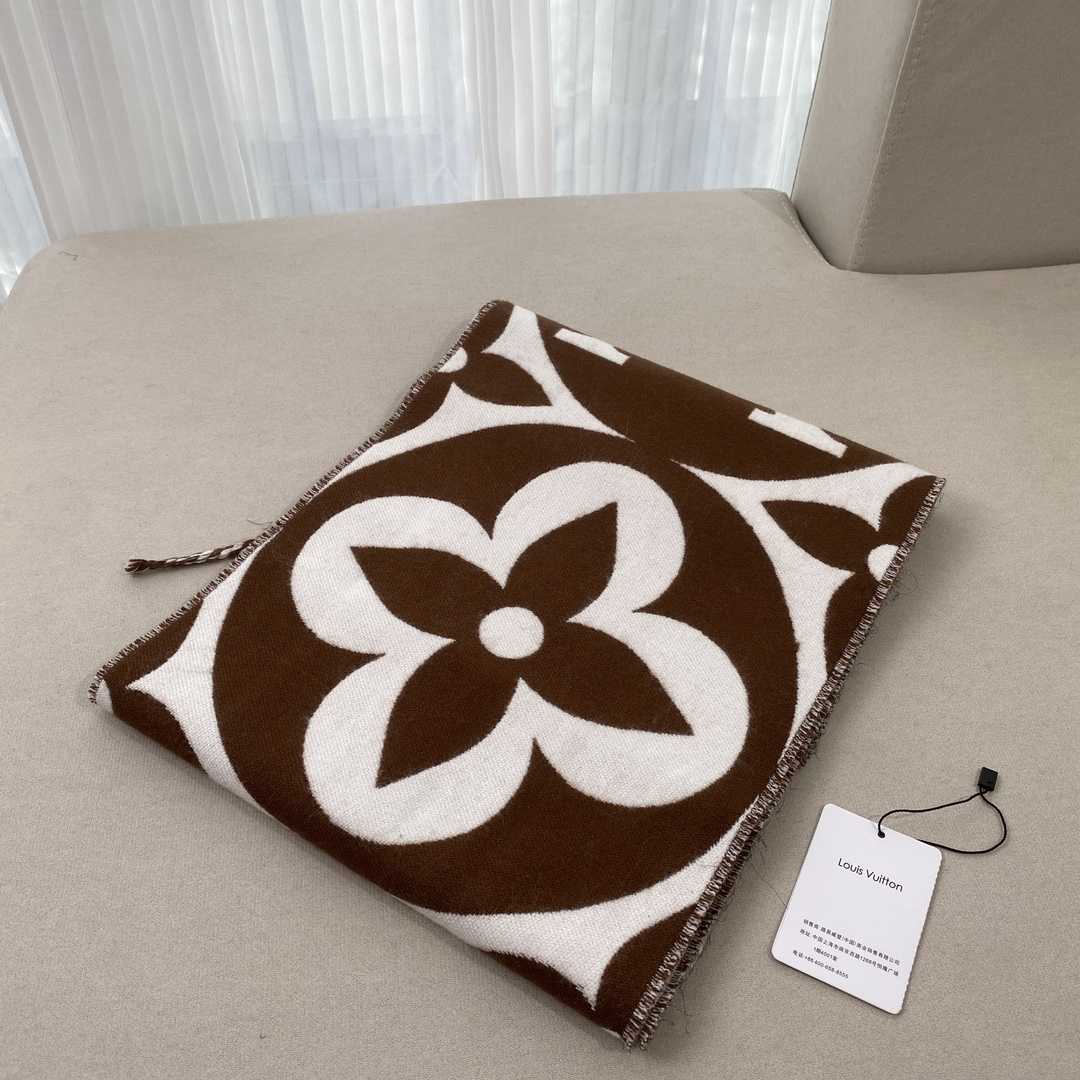Louis Vuitton LV Medallion Scarf - FashionPlug